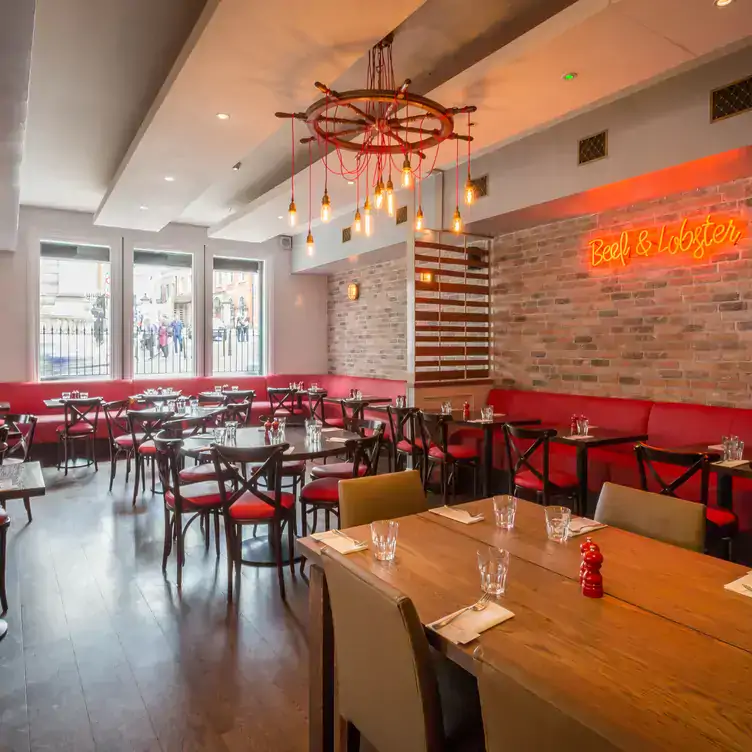 The seating and table plan at Beef and Lobster.