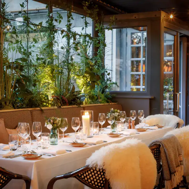 A beautifully set private dining table at Suesey Street, one of the best restaurants for private dining in Dublin, surrounded by greenery and soft candlelight.